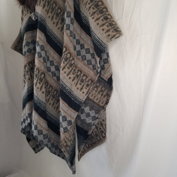 Collection Eighteen Women Poncho Faux Fur Neckline Stripes Aztec Shawl Brown Tan - Picture 6 of 16